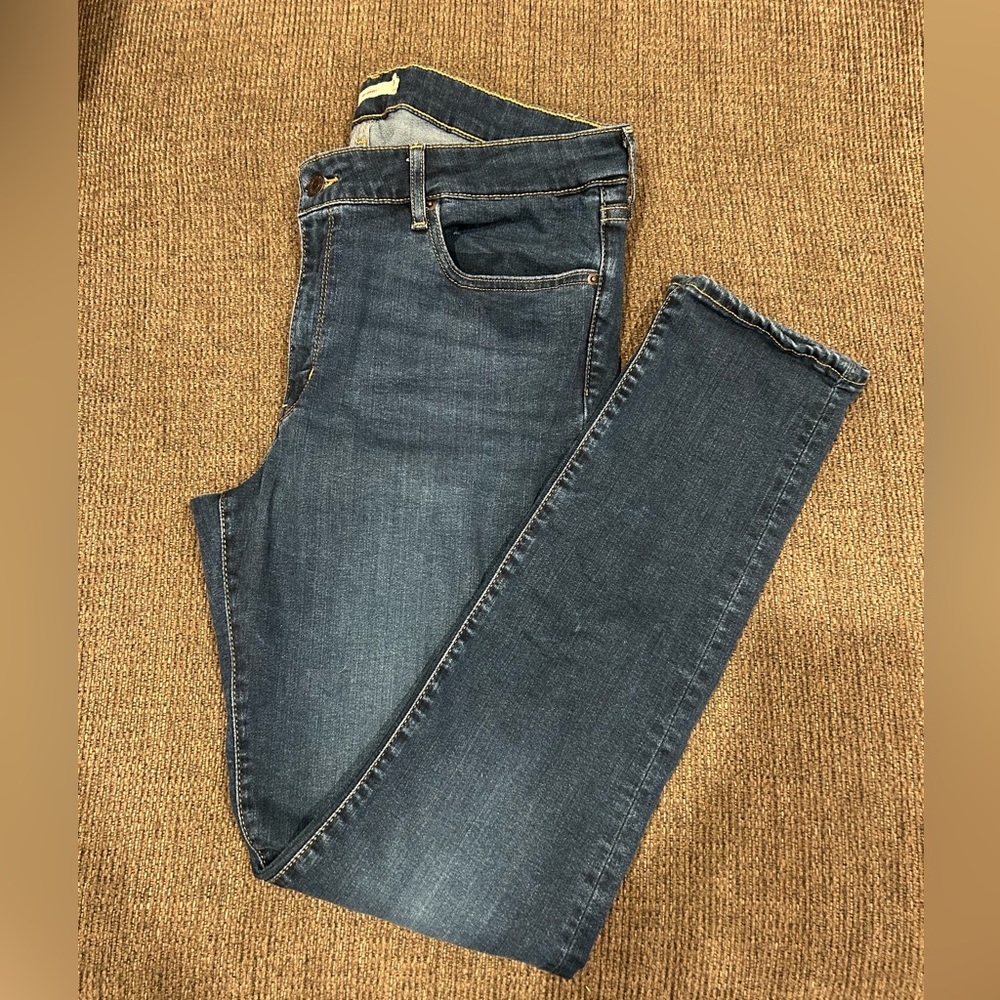Levi women’s 711 Skinny Jeans